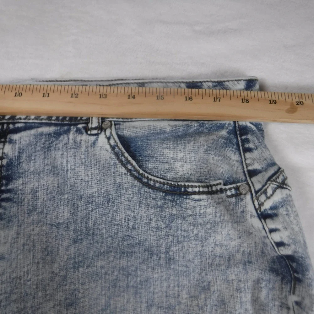 Cato Denim Womens 18W Hi-Rise Acid Wash‎ Raw Hem Capri Jeans Light Blue